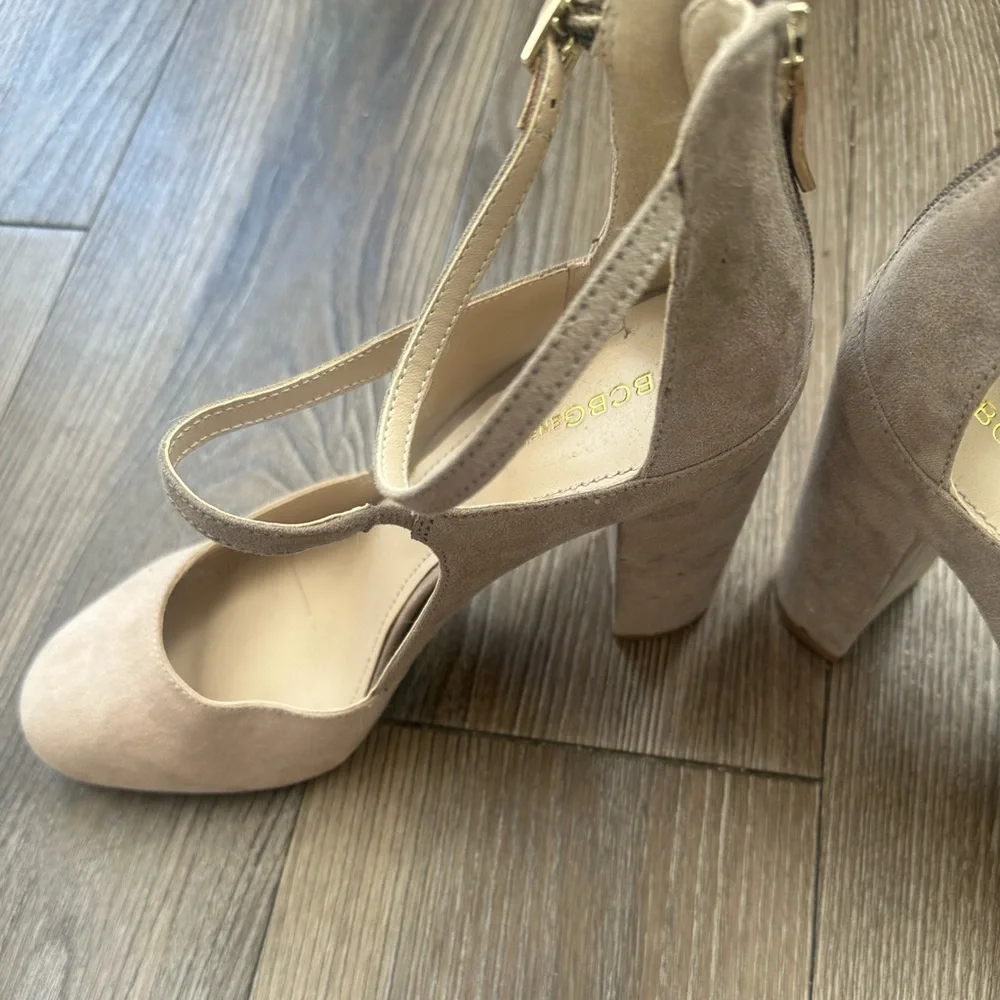 BCBGeneration Taupe/Beige Suede Chunky Heel Pumps (size 8.5) - Picture 3 of 3